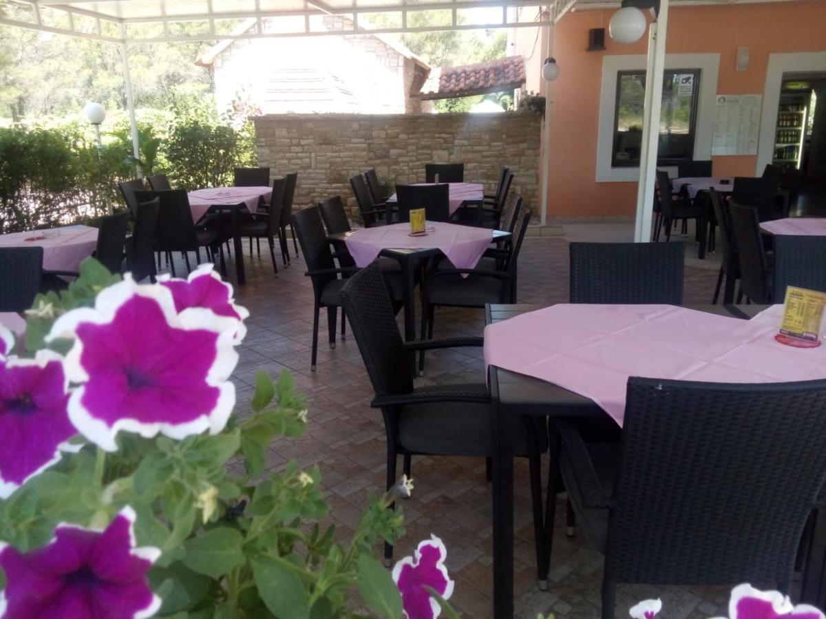 Pansion Restoran Marin Hotell Posedarje Eksteriør bilde